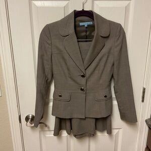 Antonio Melani Size 0 brown tailor suit.  Jacket and skirt. EUC